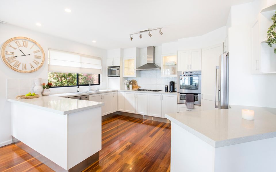 Latitude South Coast - vincentia holiday rentals full kitchen with oven