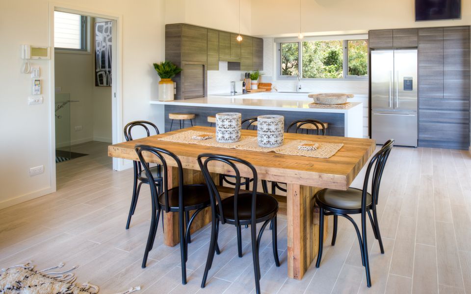 Kitchen dining room in hyams beach accommodation