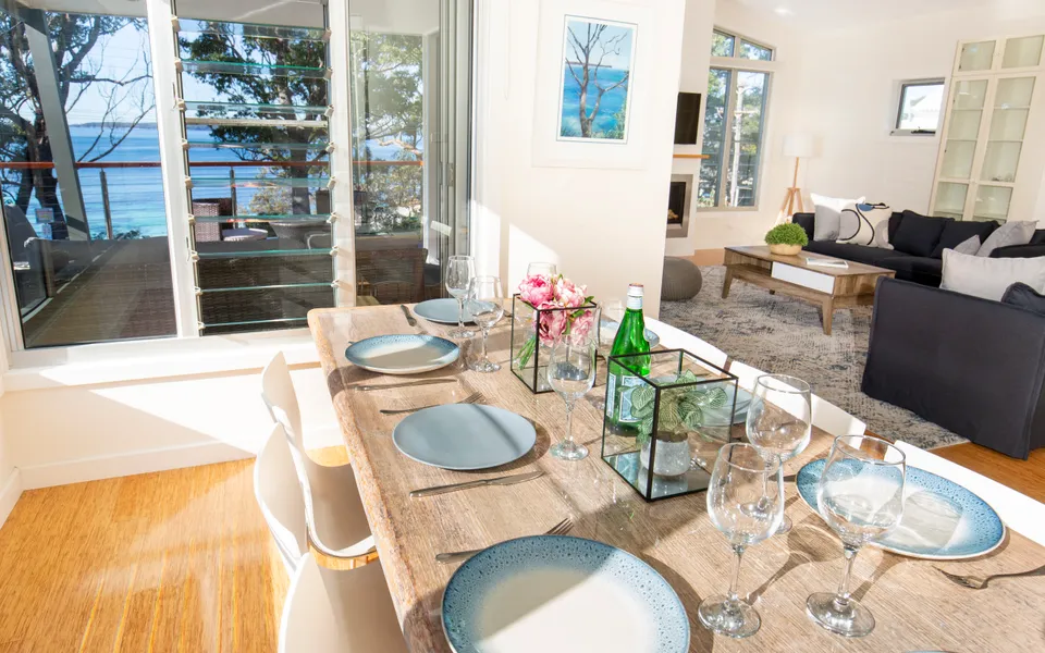 Latitude south coast - jervis bay accommodation dining room