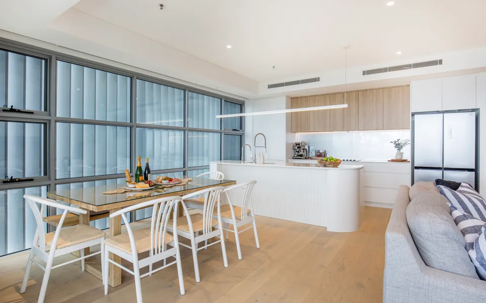 Latitude South Coast - jervis bay holiday rentals dining table and kitchen