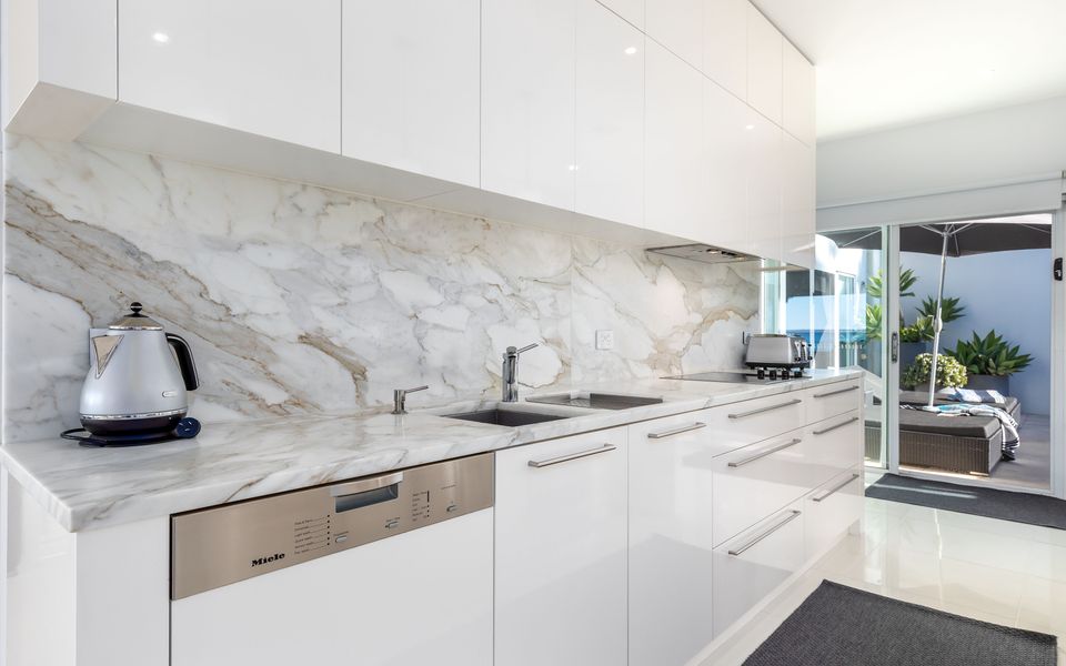 Latitude South Coast - beachfront accommodation full kitchen