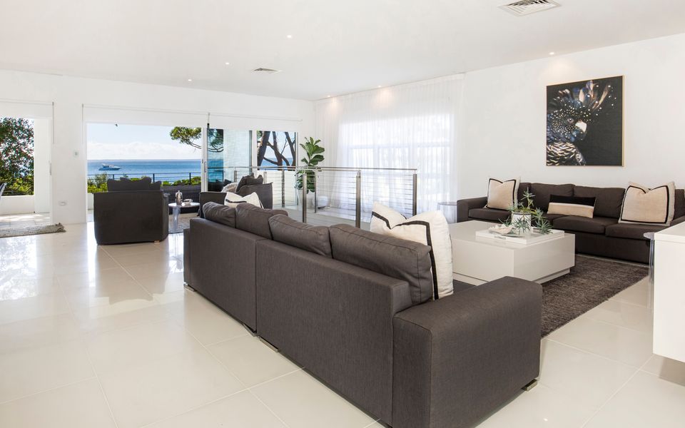 Latitude South Coast - beachfront accommodation living room