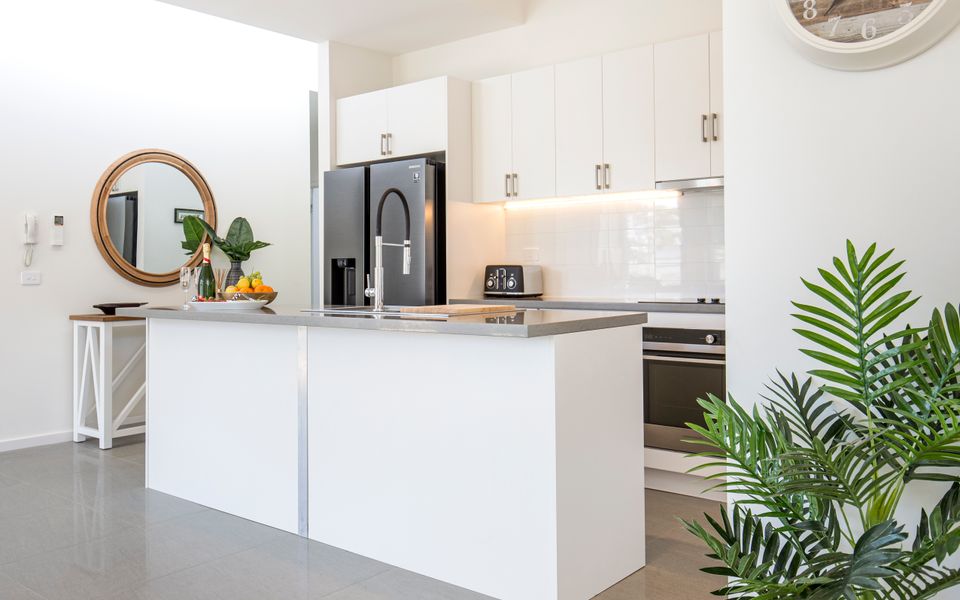 Latitude South Coast - south coast accommodation full kitchen with island sink and oven