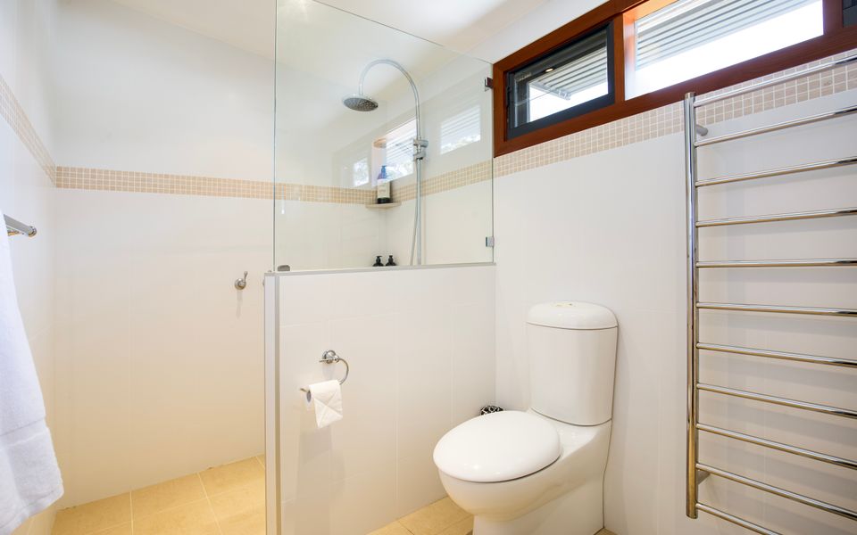 Latitude South Coast - vincentia pet friendly accommodation bathroom