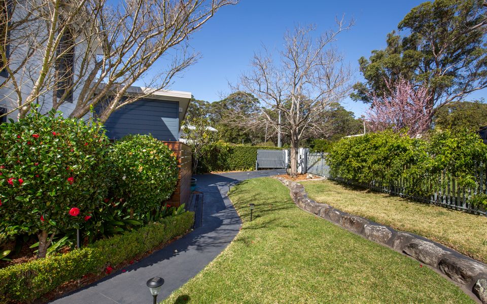 Latitude South Coast - vincentia pet friendly accommodation outdoor courtyard