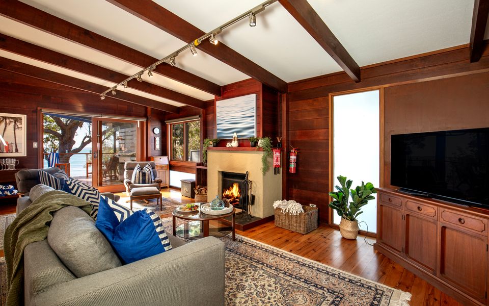 Latitude South Coast - vincentia pet friendly accommodation living room