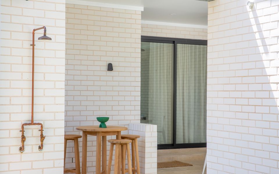 Latitude South Coast - jervis bay holiday rentals outdoor shower