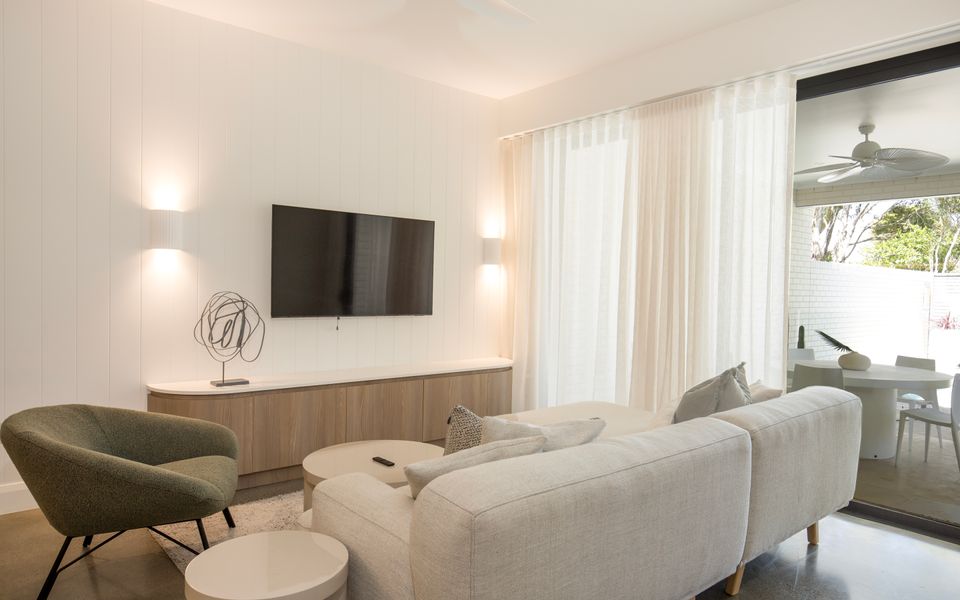 Latitude South Coast - jervis bay holiday rentals lounge room