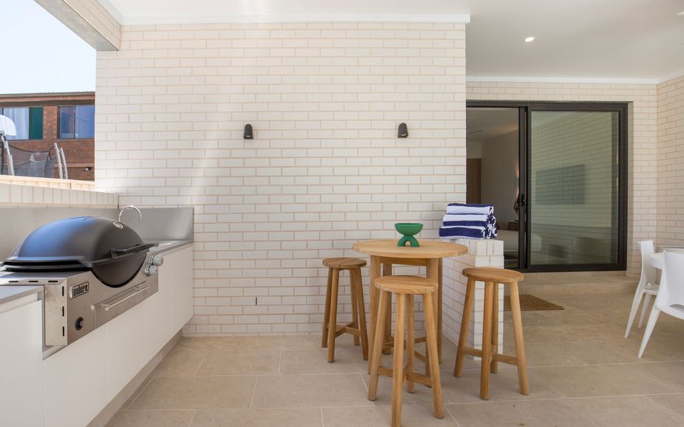 Latitude South Coast - jervis bay holiday rentals outdoor dining set with bbq