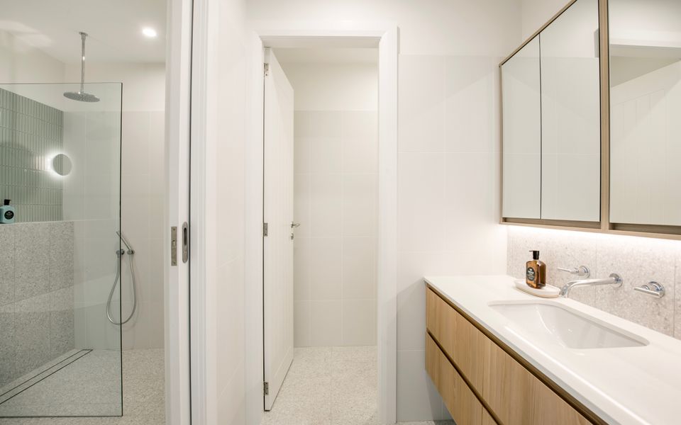 Latitude South Coast - jervis bay holiday rentals bathroom