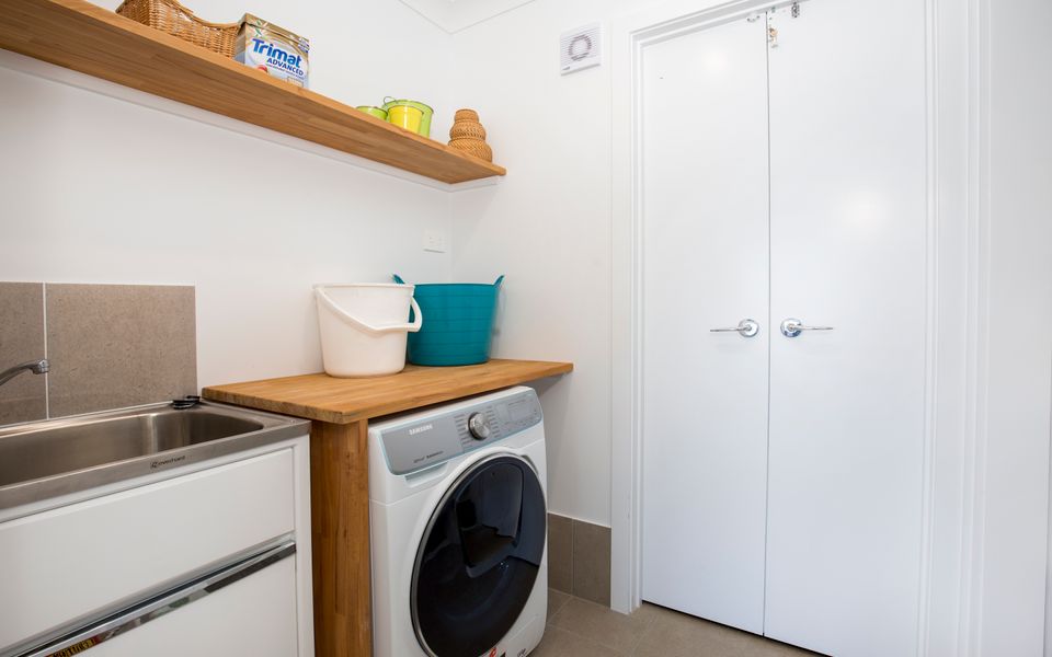 Latitude South Coast - jervis bay accommodation laundry with washing machine