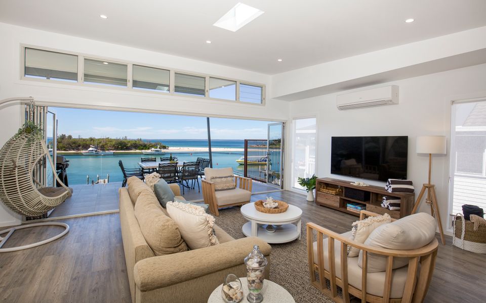 Latitude South Coast - jervis bay accommodation lounge room with view of the bay