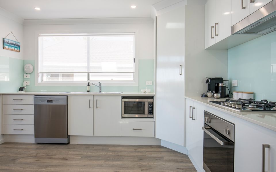 Latitude South Coast - jervis bay accommodation full kitchen with oven, stove and dishwasher