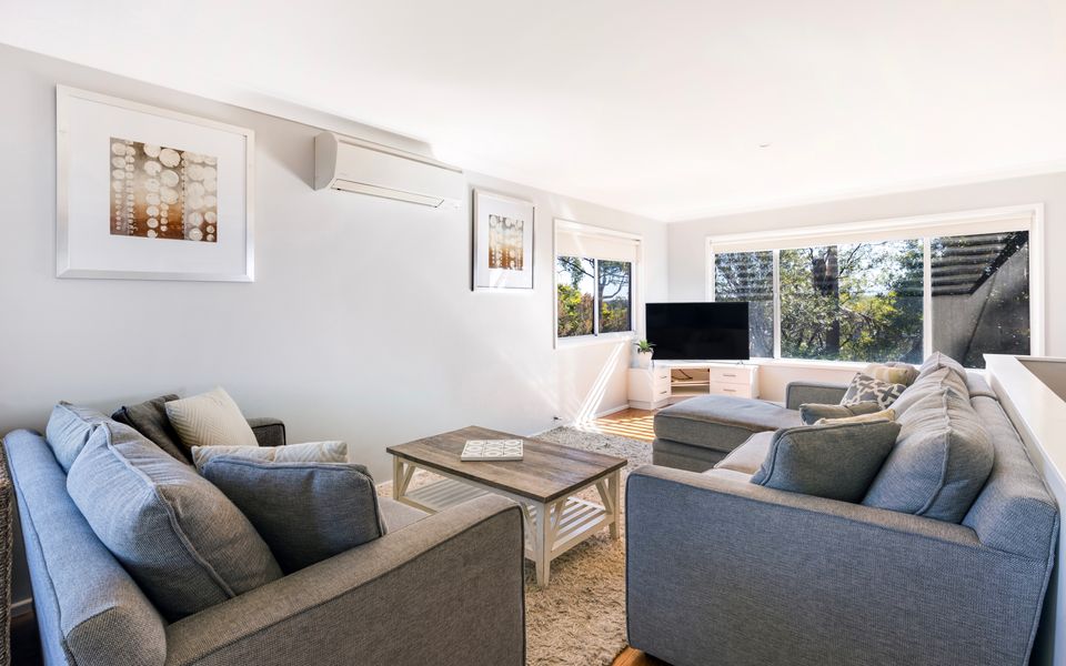 Latitude South Coast - huskisson accommodation living room and TV