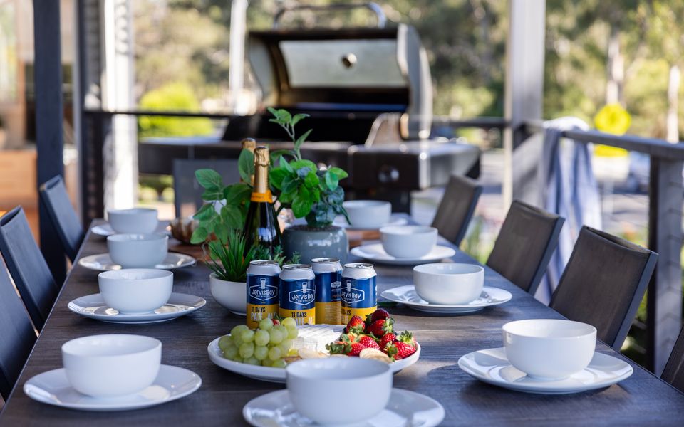 Latitude South Coast - huskisson accommodation outdoor dining table and bbq