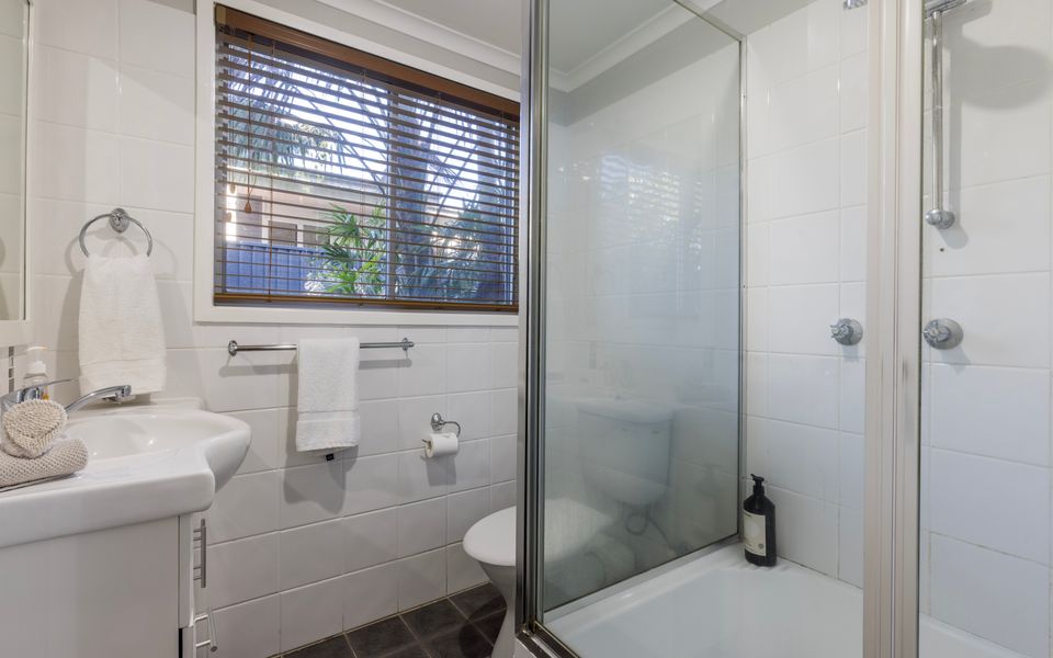 Latitude South Coast - huskisson accommodation bathroom