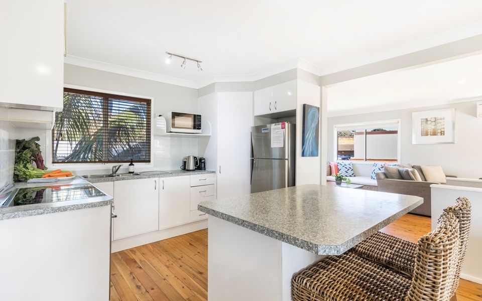 Latitude South Coast - huskisson accommodation kitchen