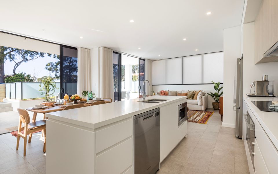 Latitude South Coast - huskisson accommodation kitchen and dining area