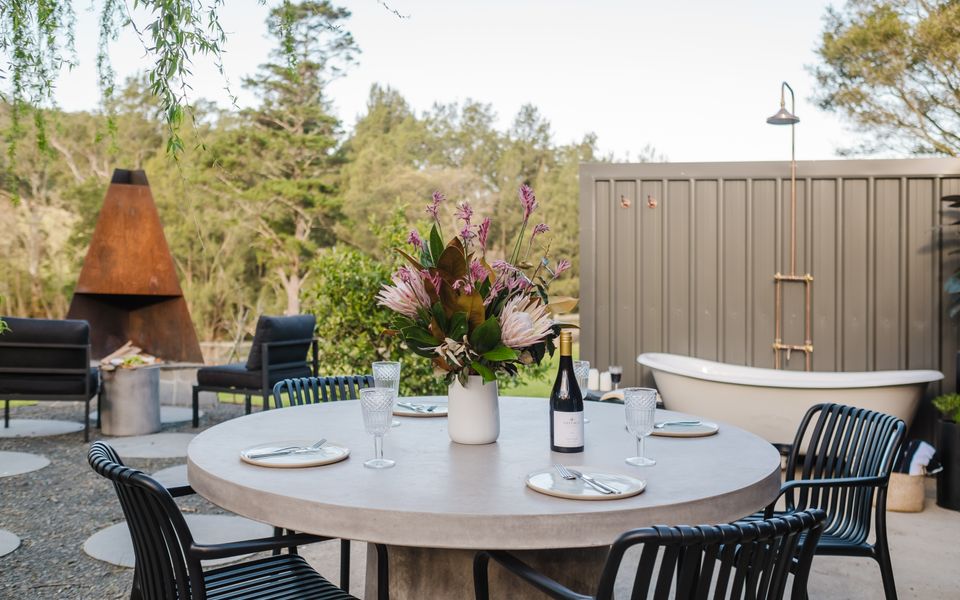 Latitude south coast - berry south coast accommodation outdoor dining and entertainment area