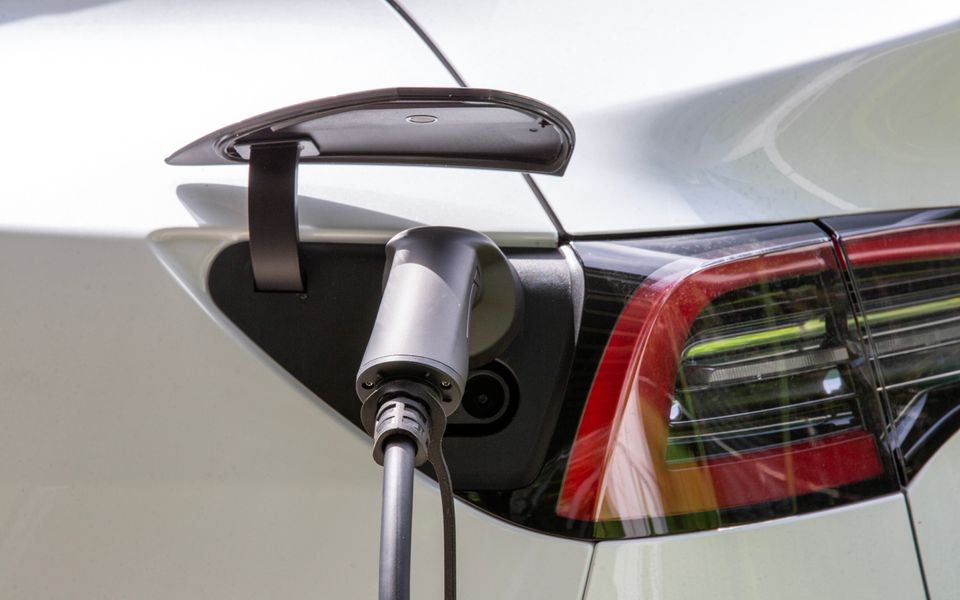 Latitude South Coast - pet friendly accommodation south coast EV charger