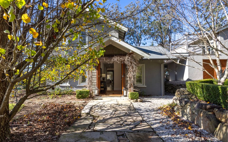 Mulgrave House – By Latitude South Coast