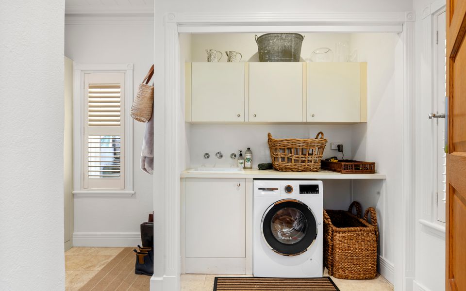 Mulgrave House – By Latitude South Coast