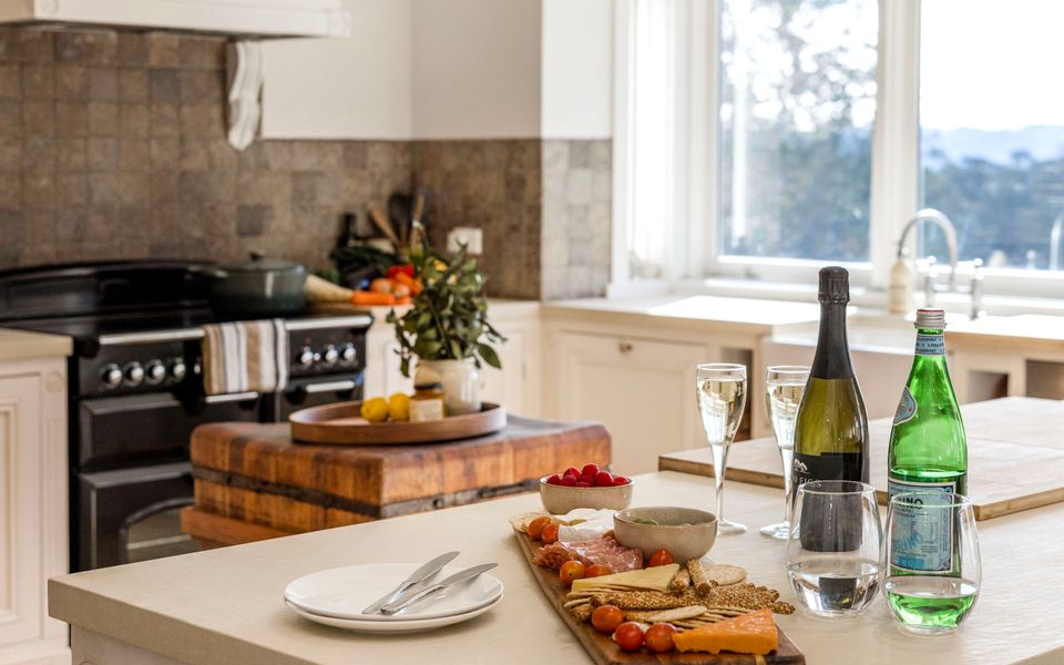 Mulgrave House – By Latitude South Coast