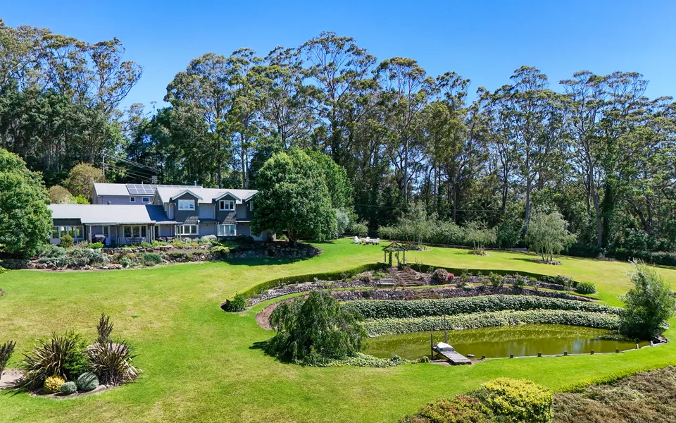 Mulgrave House and Cottage – By Latitude South Coast
