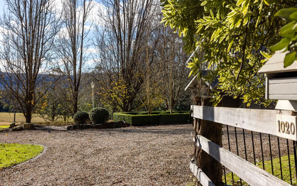 Mulgrave House and Cottage – By Latitude South Coast