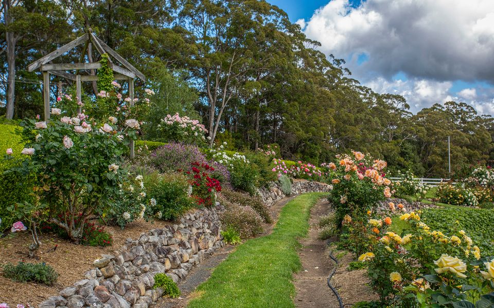 Mulgrave House and Cottage – By Latitude South Coast