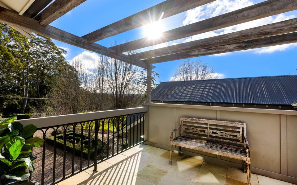 Mulgrave House and Cottage – By Latitude South Coast