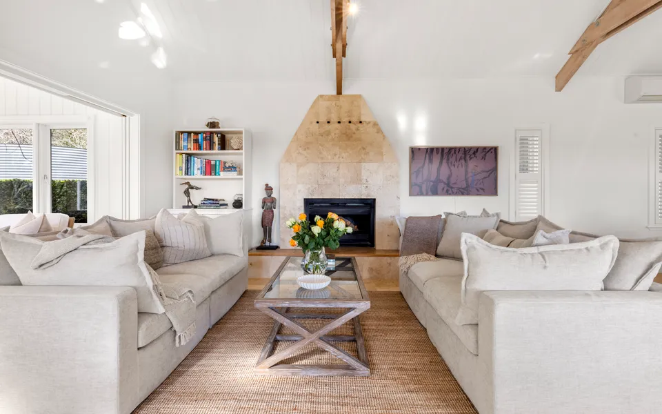 Mulgrave House and Cottage – By Latitude South Coast