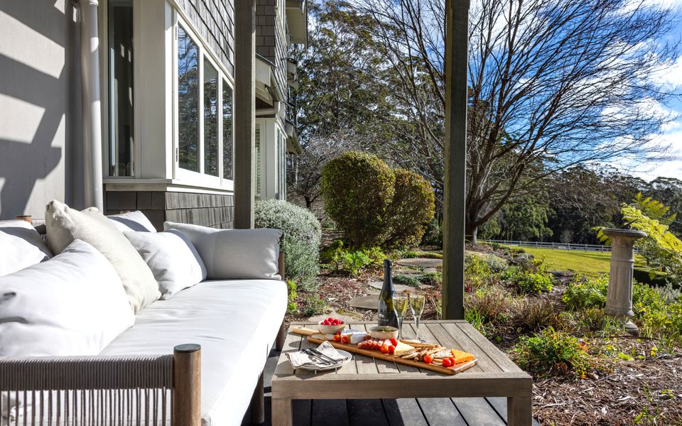 Mulgrave House and Cottage – By Latitude South Coast