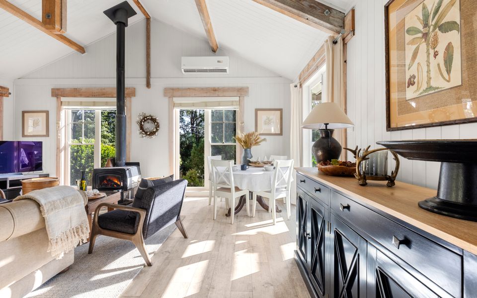 Mulgrave House and Cottage – By Latitude South Coast