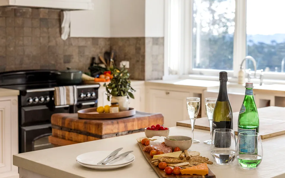 Mulgrave House and Cottage – By Latitude South Coast