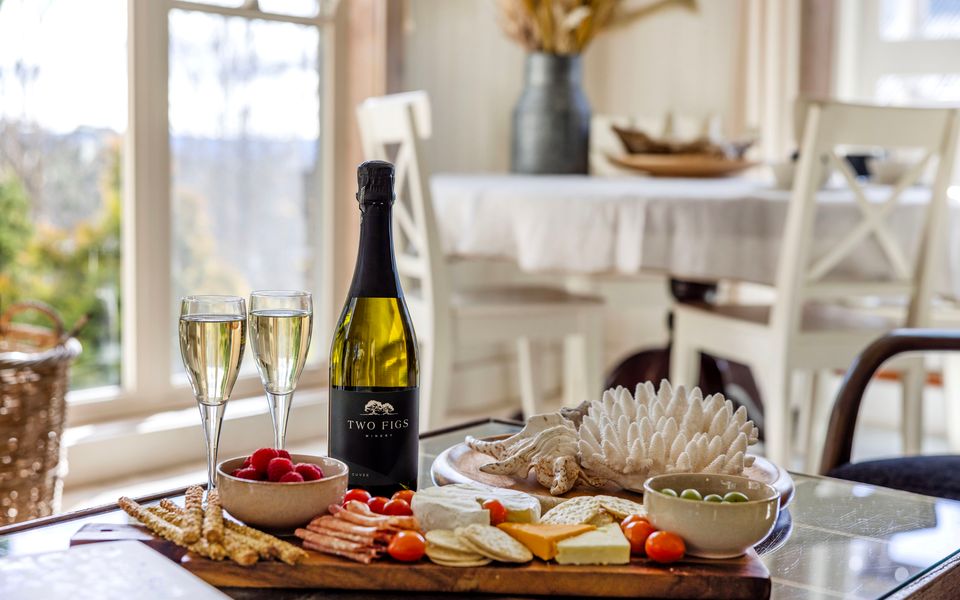 Mulgrave House and Cottage – By Latitude South Coast