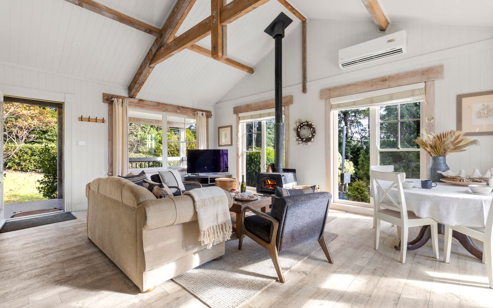 Mulgrave House and Cottage – By Latitude South Coast