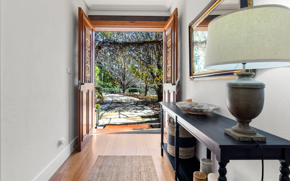 Mulgrave House and Cottage – By Latitude South Coast