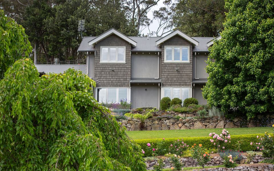 Mulgrave House and Cottage – By Latitude South Coast