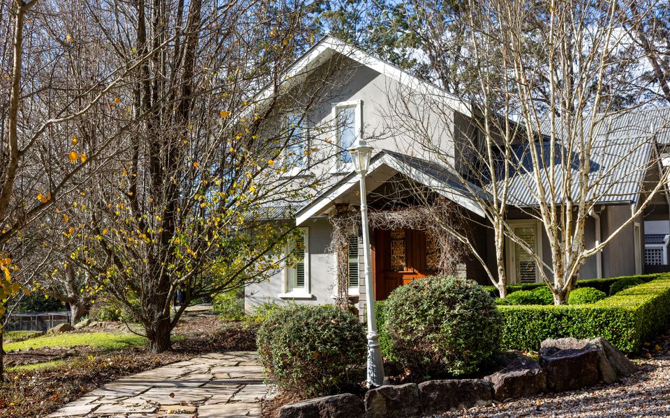 Mulgrave House and Cottage – By Latitude South Coast