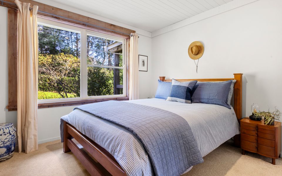 Mulgrave House and Cottage – By Latitude South Coast