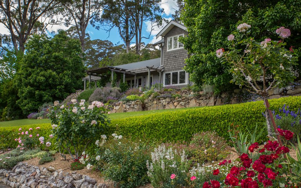 Mulgrave House and Cottage – By Latitude South Coast
