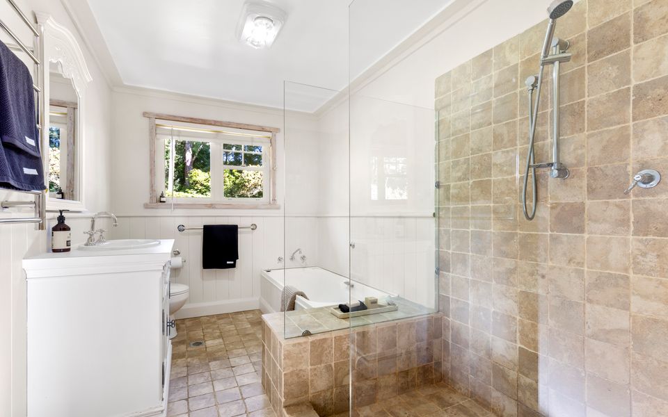 Mulgrave House and Cottage – By Latitude South Coast