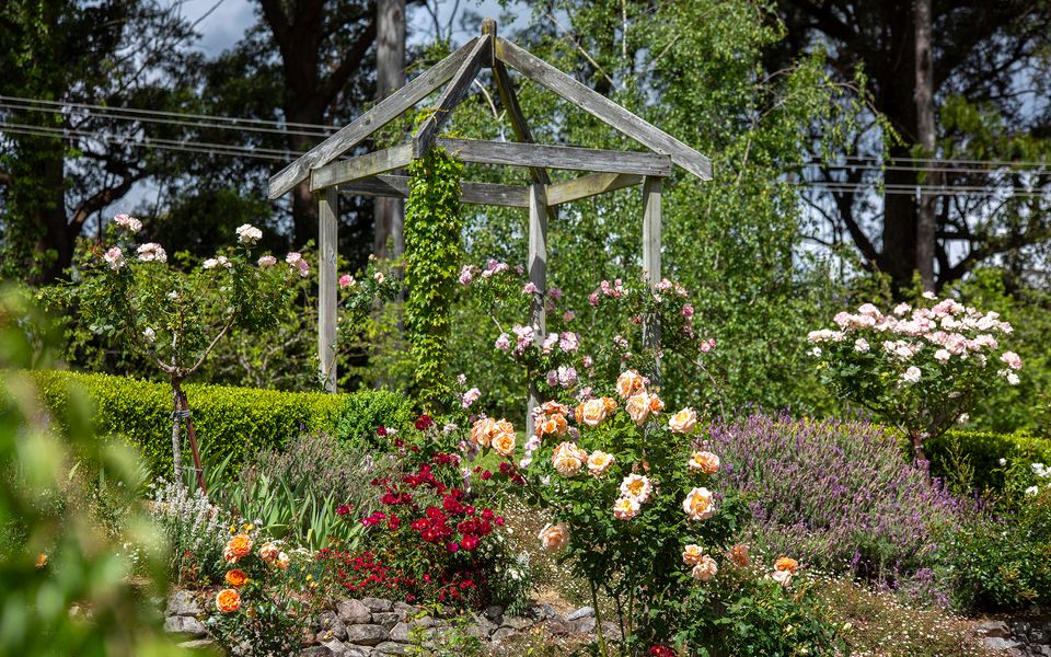 Mulgrave House and Cottage – By Latitude South Coast