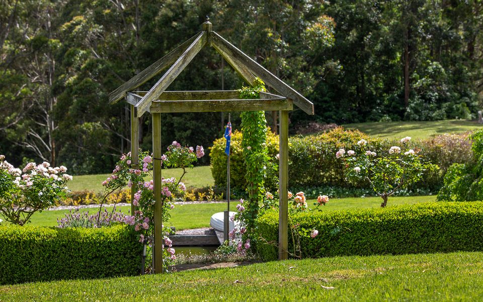 Mulgrave House and Cottage – By Latitude South Coast