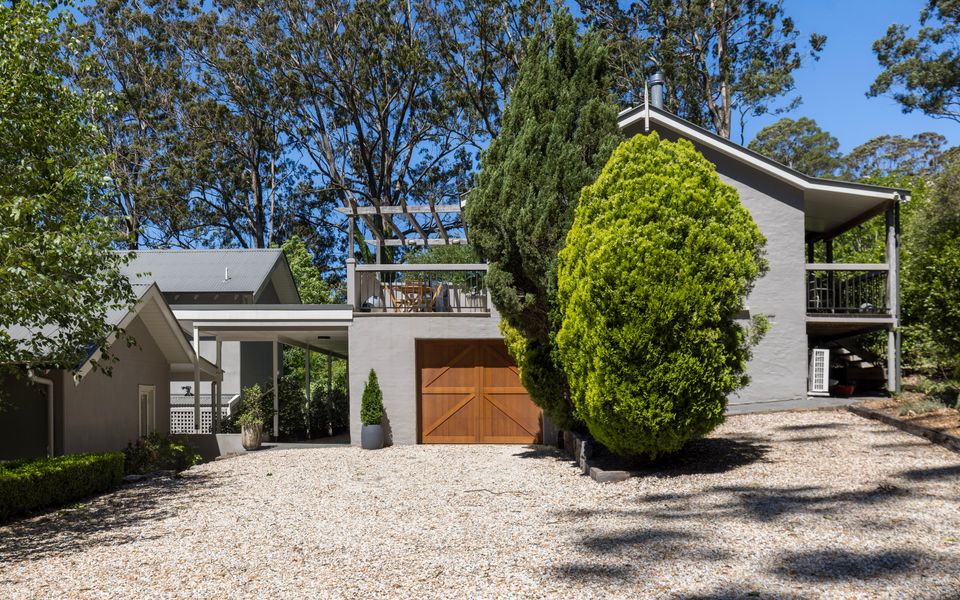 Mulgrave House and Cottage – By Latitude South Coast