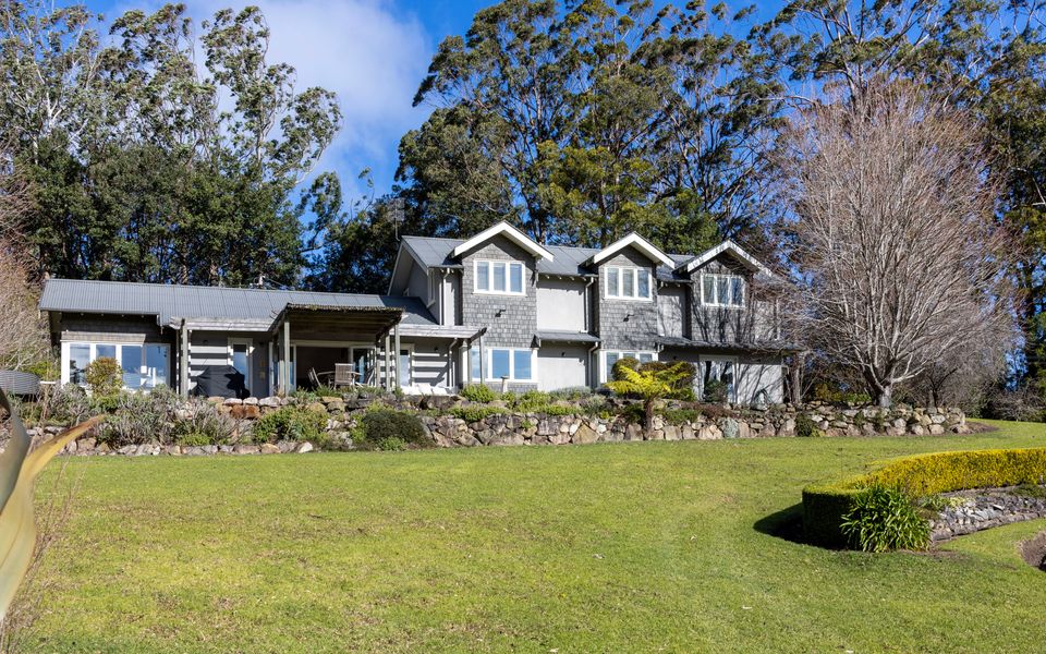 Mulgrave House and Cottage – By Latitude South Coast