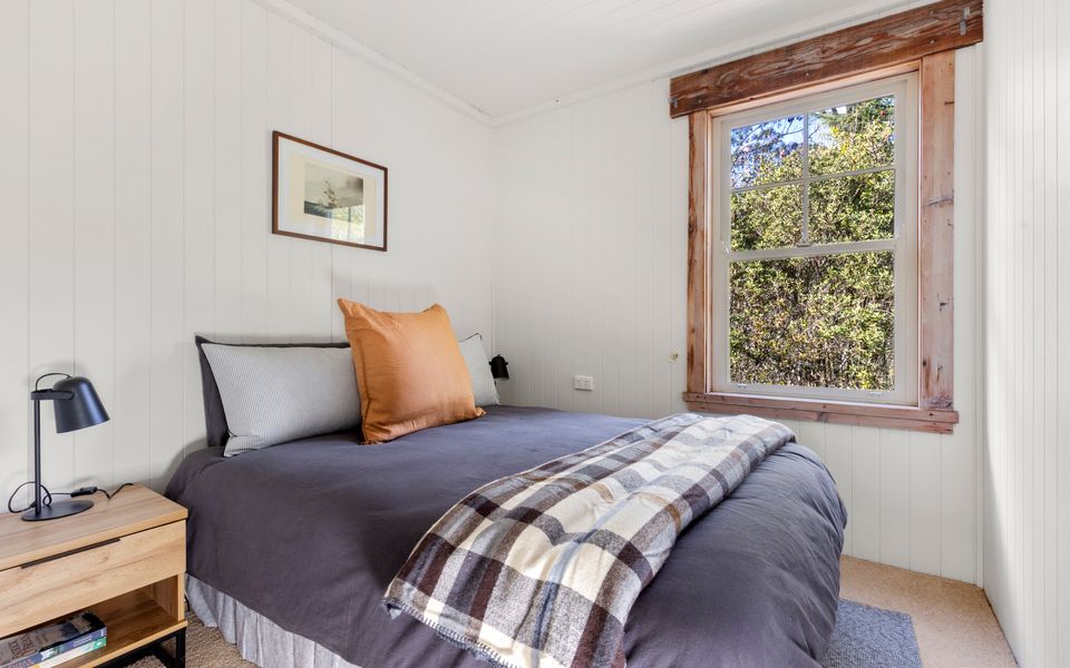 Mulgrave House and Cottage – By Latitude South Coast