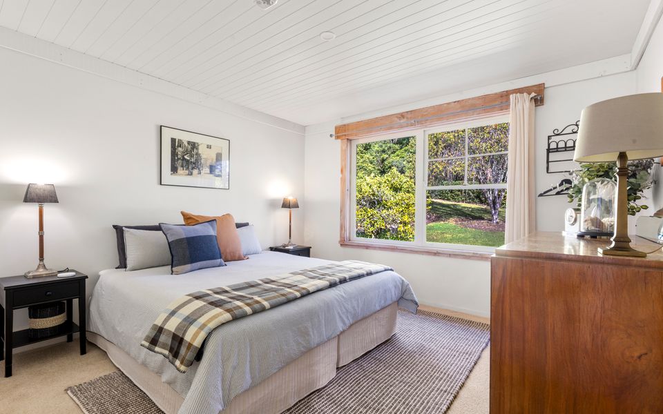 Mulgrave House and Cottage – By Latitude South Coast