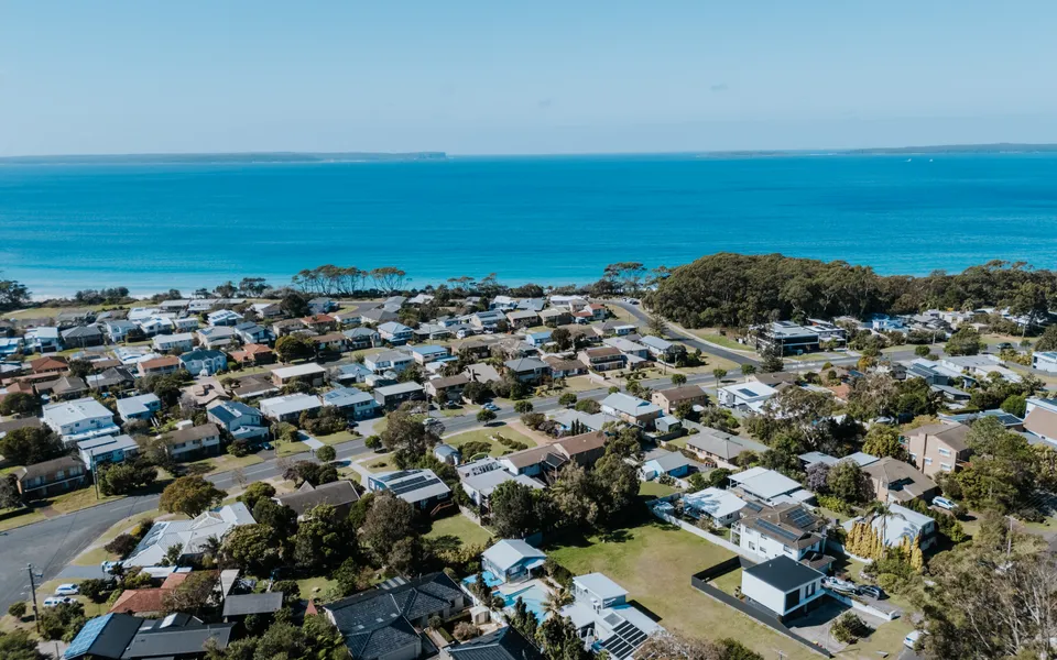 Blue Lagoon – Jervis Bay home with heated pool & hot tub